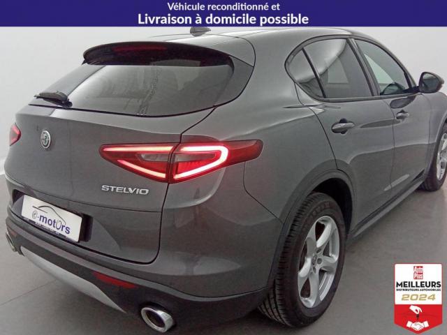 Alfa Romeo Stelvio image 8