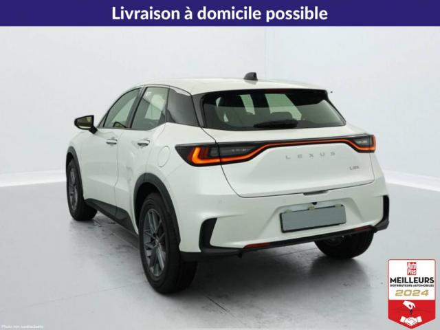 Lexus Lbx image 2