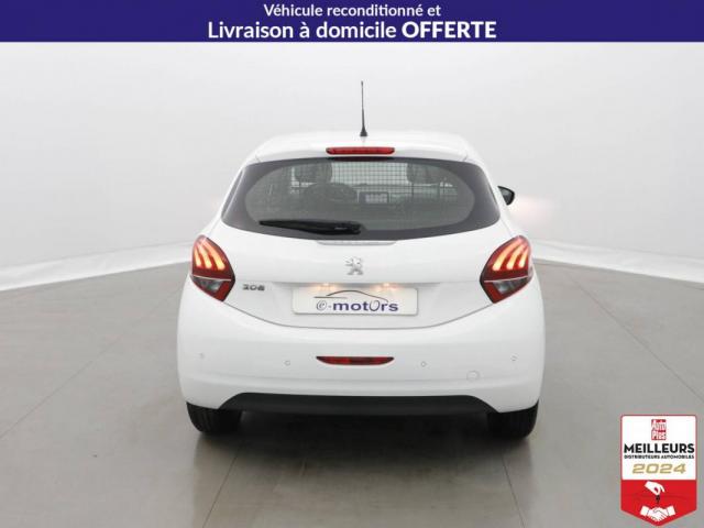 Peugeot 208 image 8