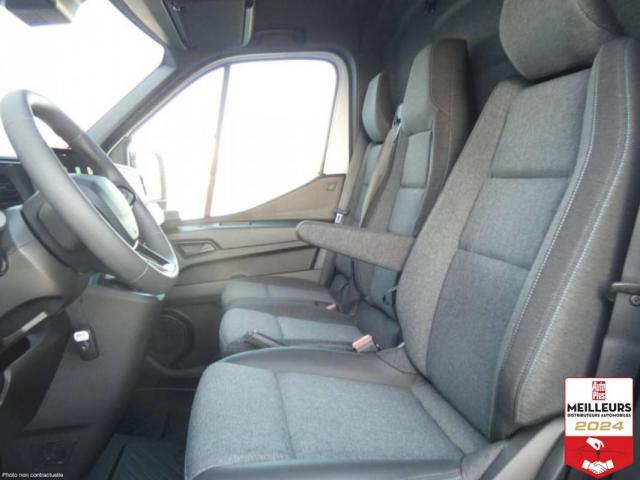 Renault Master image 2