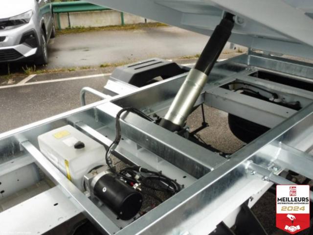Ford Transit image 2