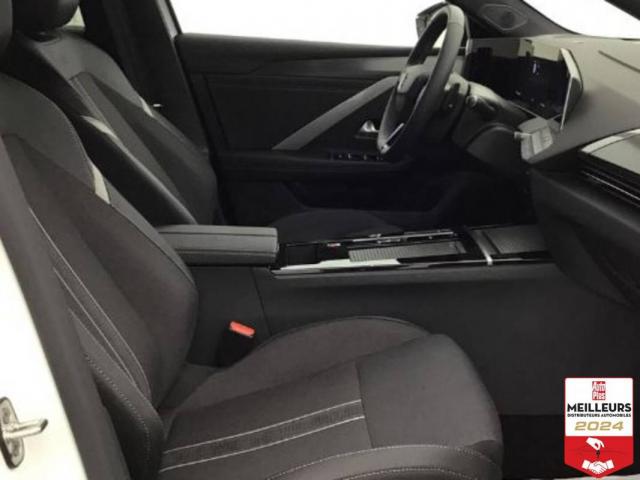 Opel Astra Sports Tourer image 2