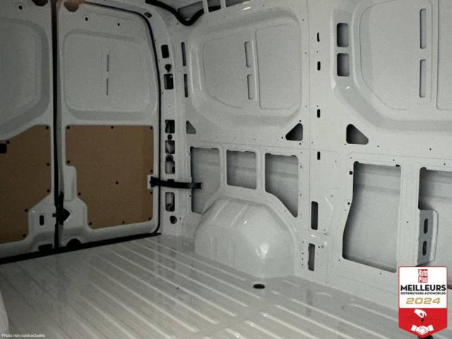Renault Master image 2