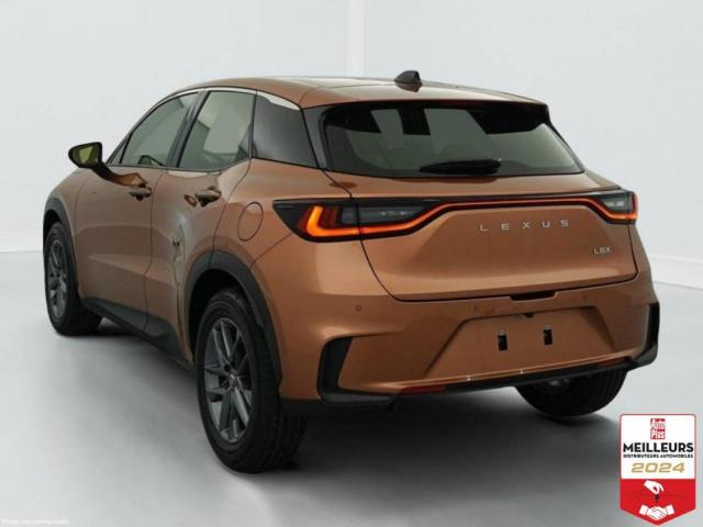 Lexus Lbx image 8