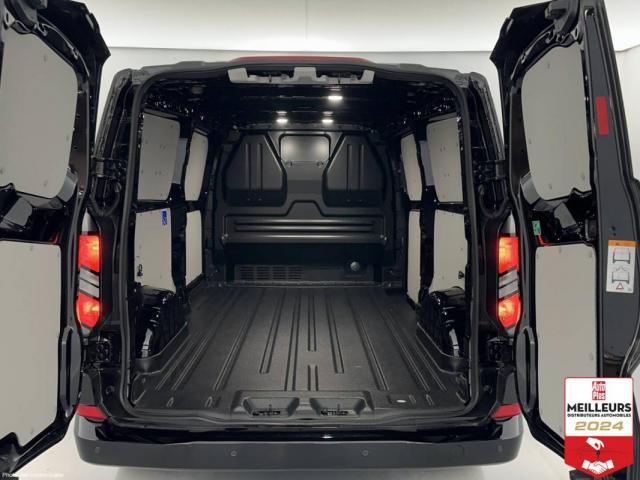 Ford Transit image 8