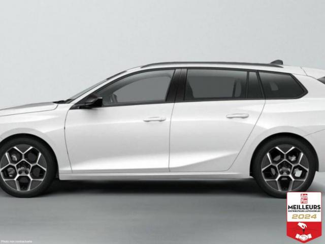 Opel Astra Sports Tourer image 1