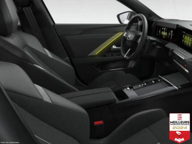 Opel Astra Sports Tourer image 2