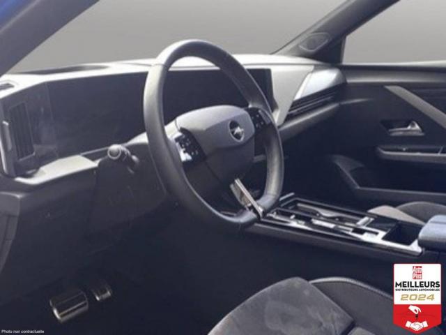 Opel Astra Sports Tourer image 3