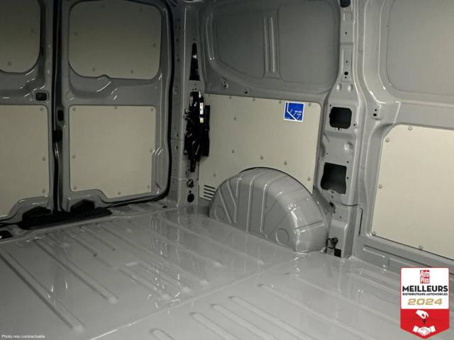 Volkswagen Transporter image 2