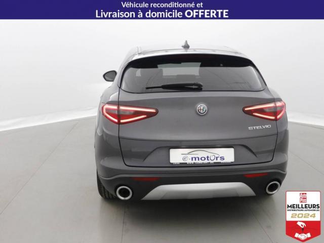 Alfa Romeo Stelvio image 9