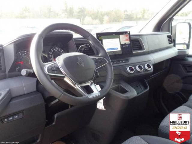 Renault Master image 2