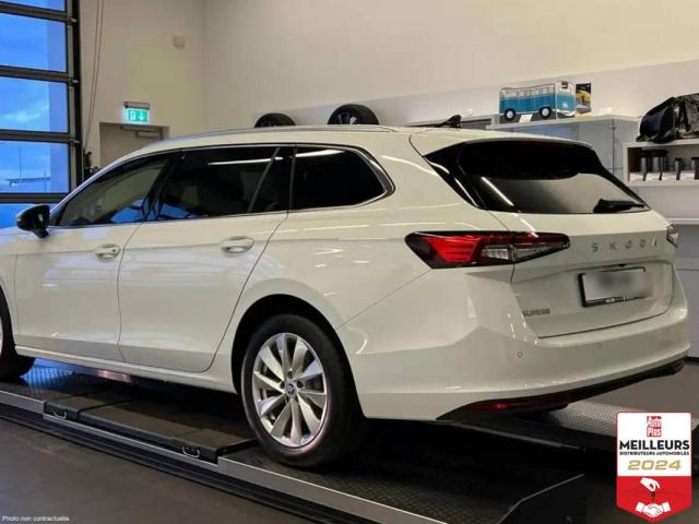Skoda Superb Combi image 1