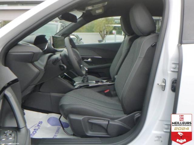 Peugeot 2008 image 2