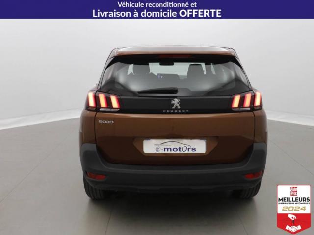Peugeot 5008 image 1