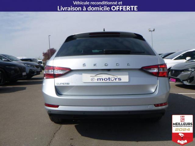 Skoda Superb Combi image 8