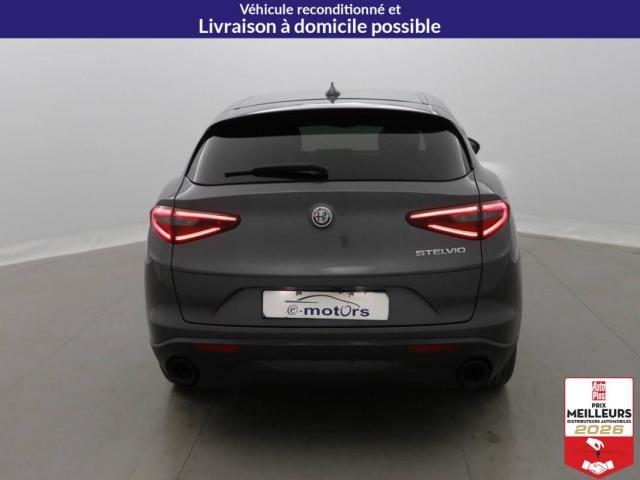 Alfa Romeo Stelvio image 3
