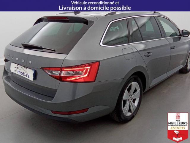 Skoda Superb Combi image 6