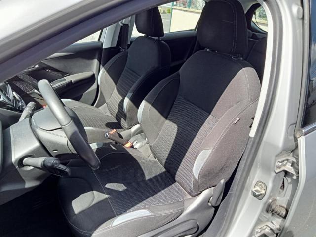 Peugeot 208 image 8