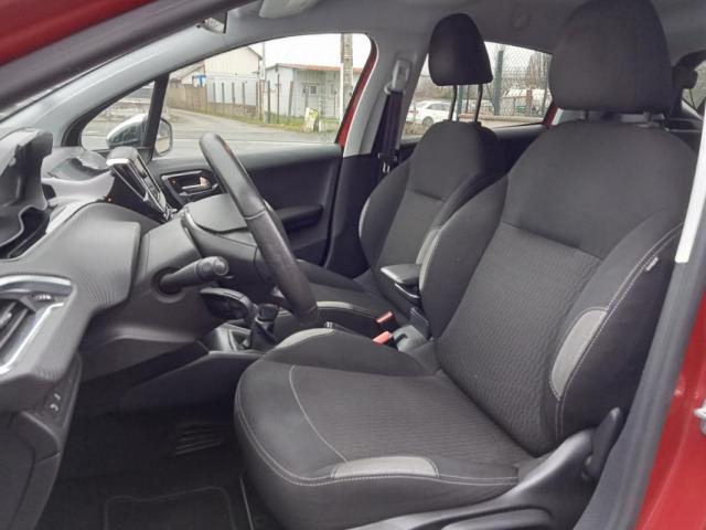 Peugeot 208 image 2