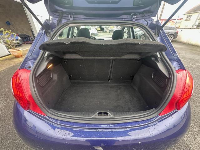 Peugeot 208 image 8