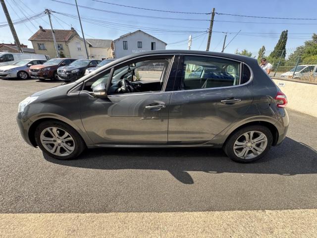 Peugeot 208 image 8