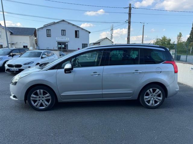 Peugeot 5008 image 2