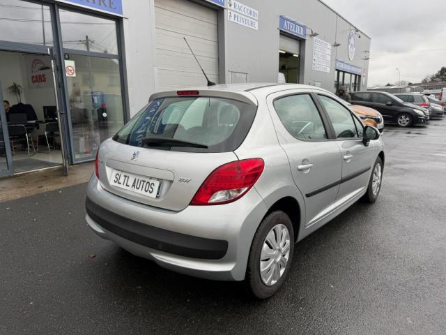 Peugeot 207 image 9