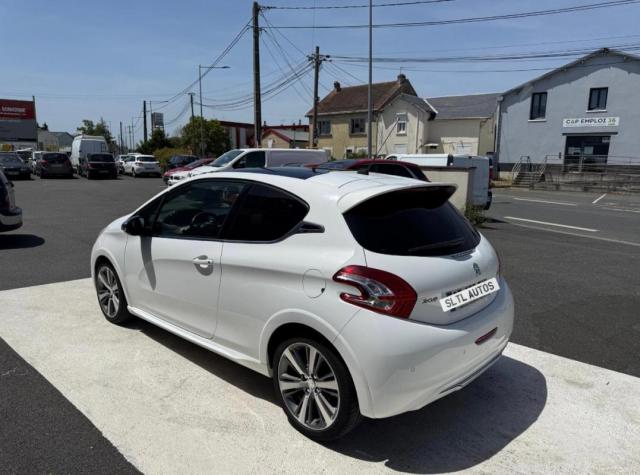 Peugeot 208 image 1