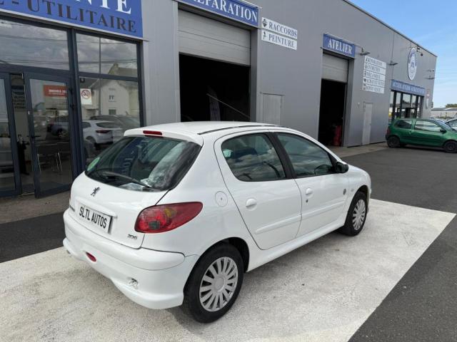 Peugeot 206 image 9