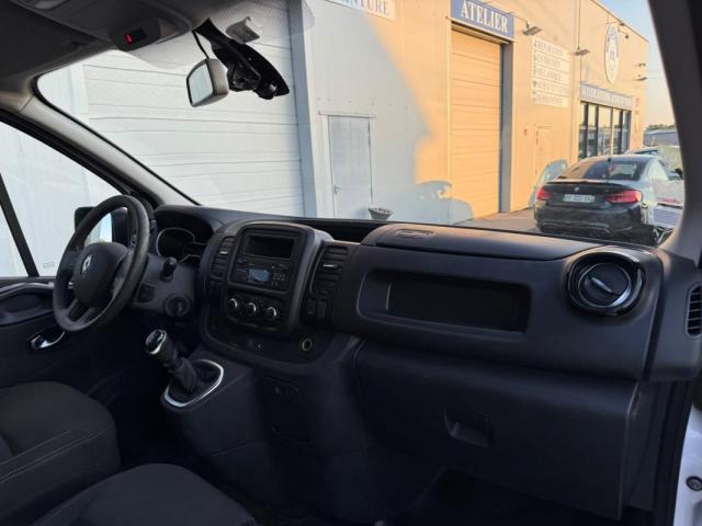 Renault Trafic image 2
