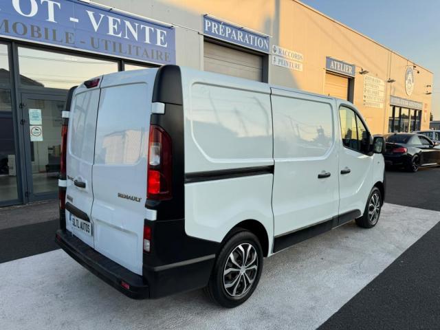 Renault Trafic image 1