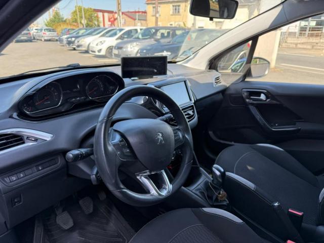 Peugeot 208 image 3