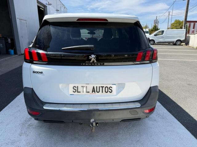 Peugeot 5008 image 2