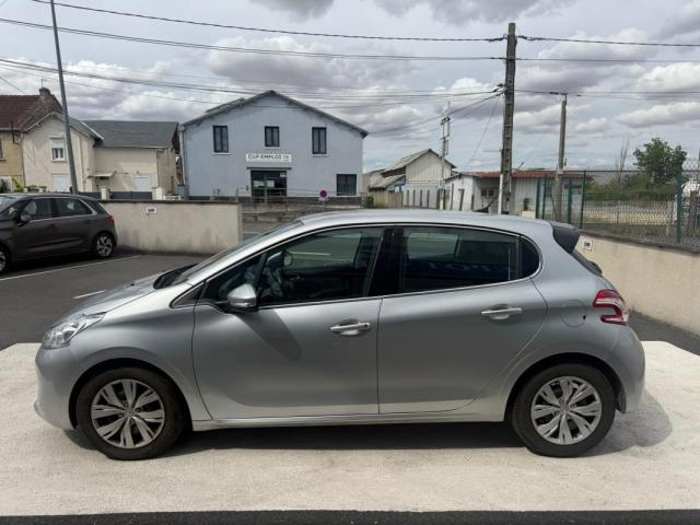 Peugeot 208 image 2