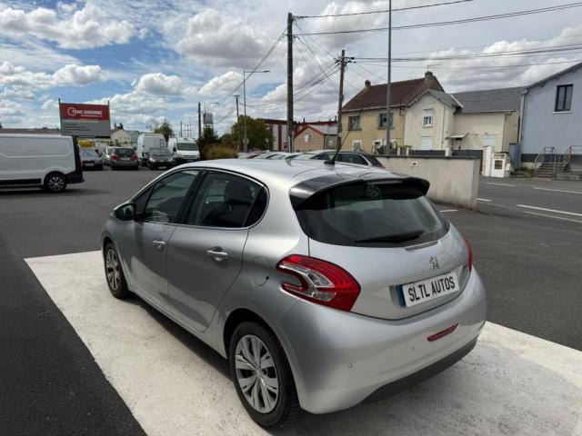 Peugeot 208 image 9