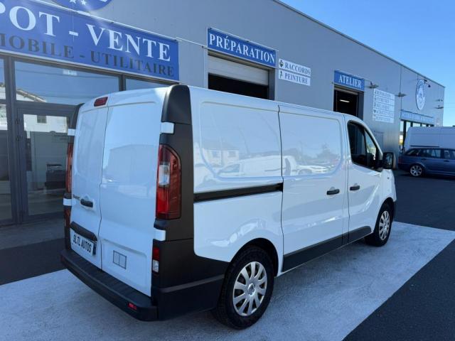 Renault Trafic image 2