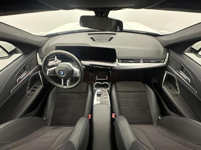 Bmw Ix1 image 7