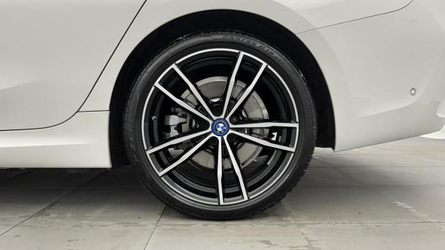Bmw Série 3 image 6