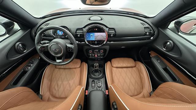 Mini Clubman image 2