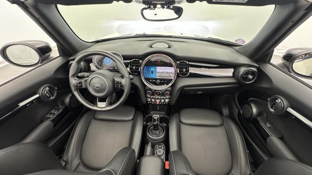 Mini Cabrio image 1