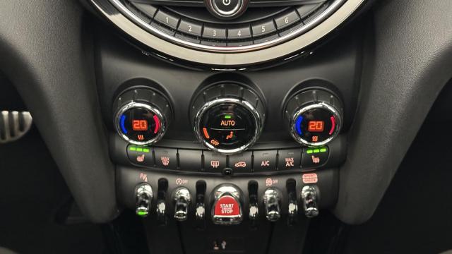 Mini Cabrio image 2