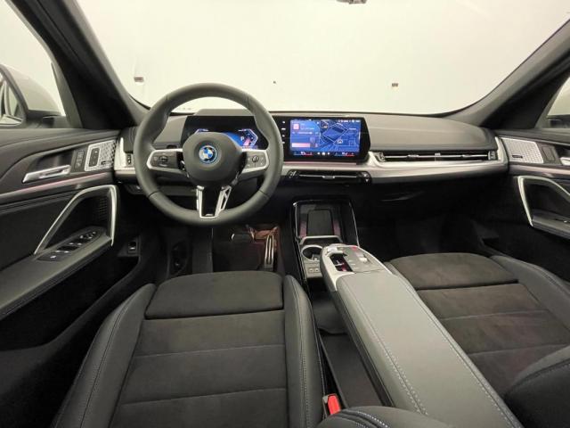 Bmw Ix1 image 7