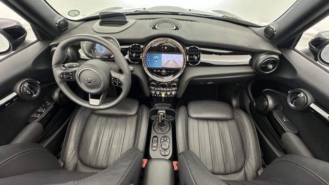 Mini Cabrio image 4