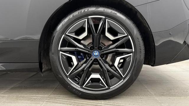 Bmw Ix image 6