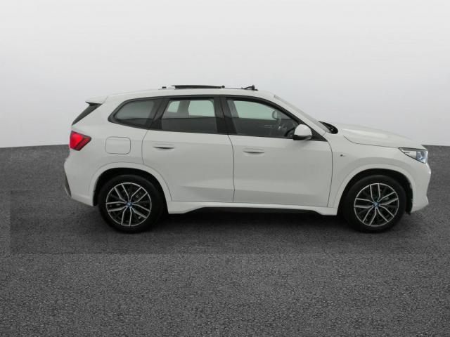 Bmw Ix1 image 4