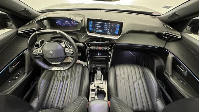 Peugeot 2008 image 2
