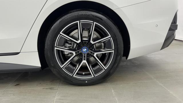 Bmw I4 image 2