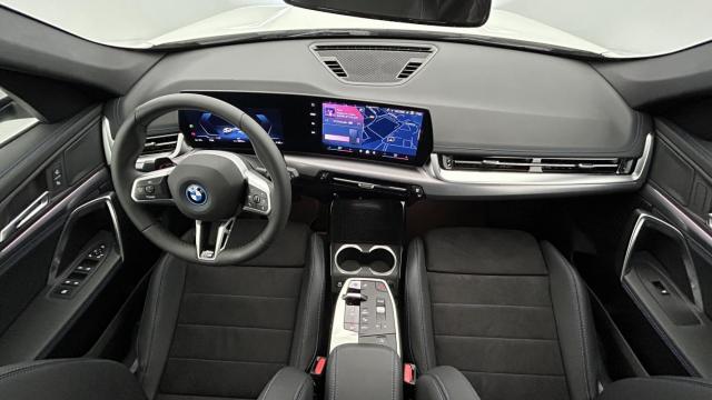 Bmw Ix1 image 2