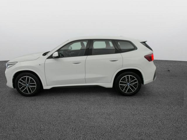 Bmw Ix1 image 3