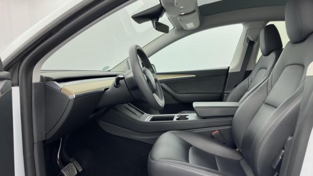 Tesla Model Y image 2